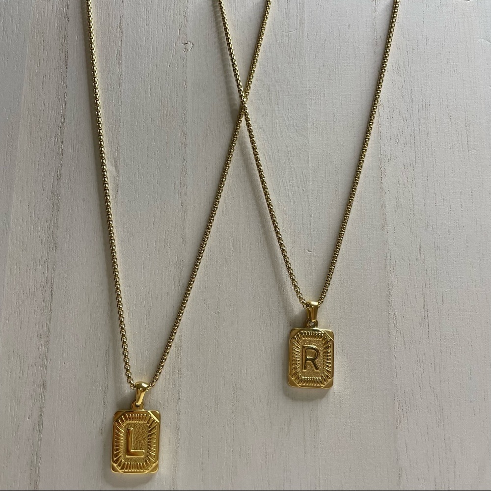 L, R Initial Necklace_Square Shape - Picture 5 of 7
